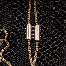 Taille d'Épargne and Pearl Slide Chain c1870