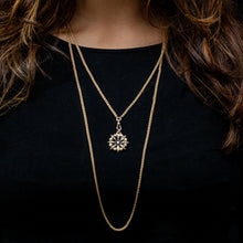 Taille d'Épargne and Pearl Slide Chain c1870