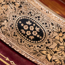 Wide Taille D’Epargne Cuff c1870