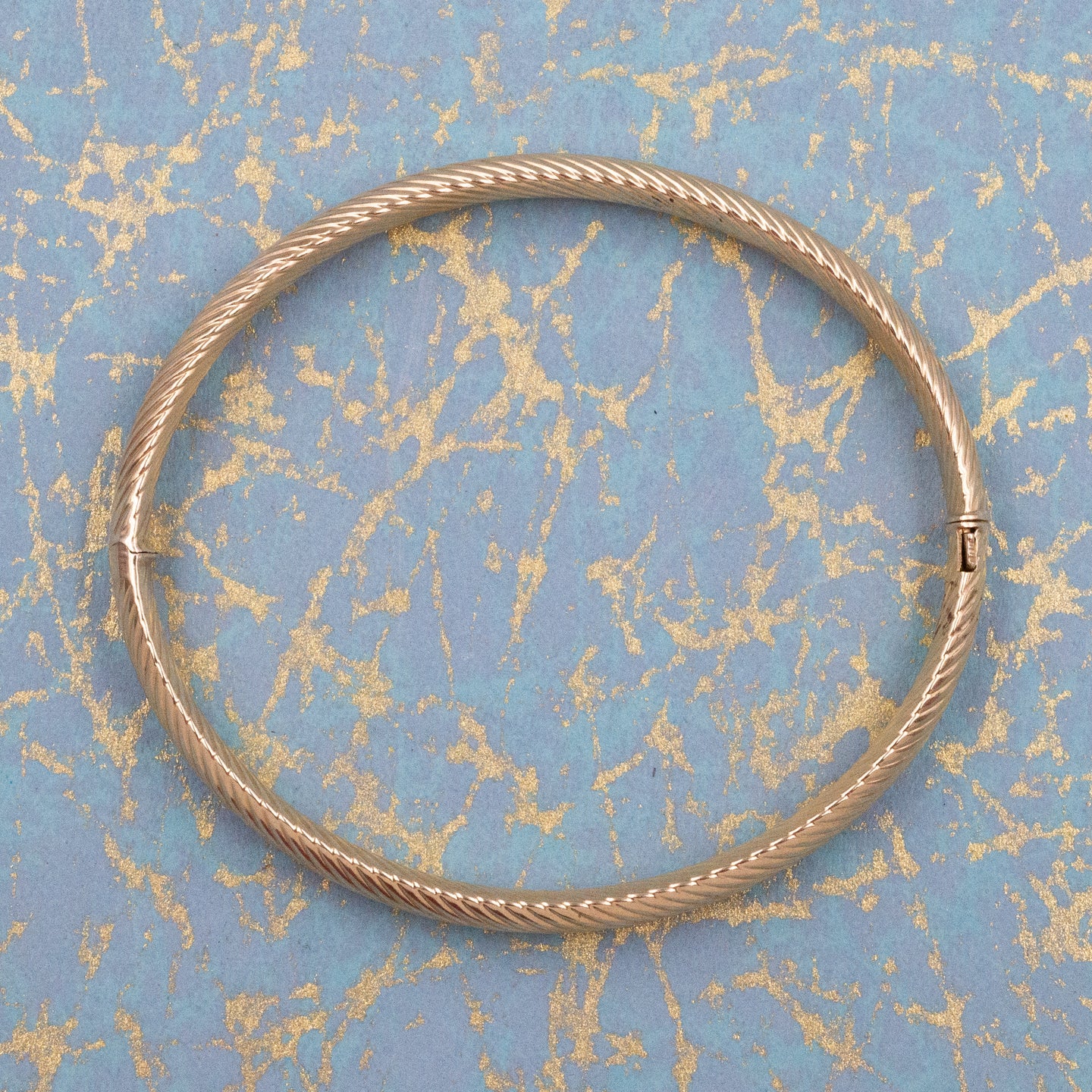 Gold Rib Textured Bangle Gold Bangle with Slanted Rib Pattern – Pippin Vintage Jewelry