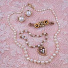 Graduated Strand of Collar Length Pearls