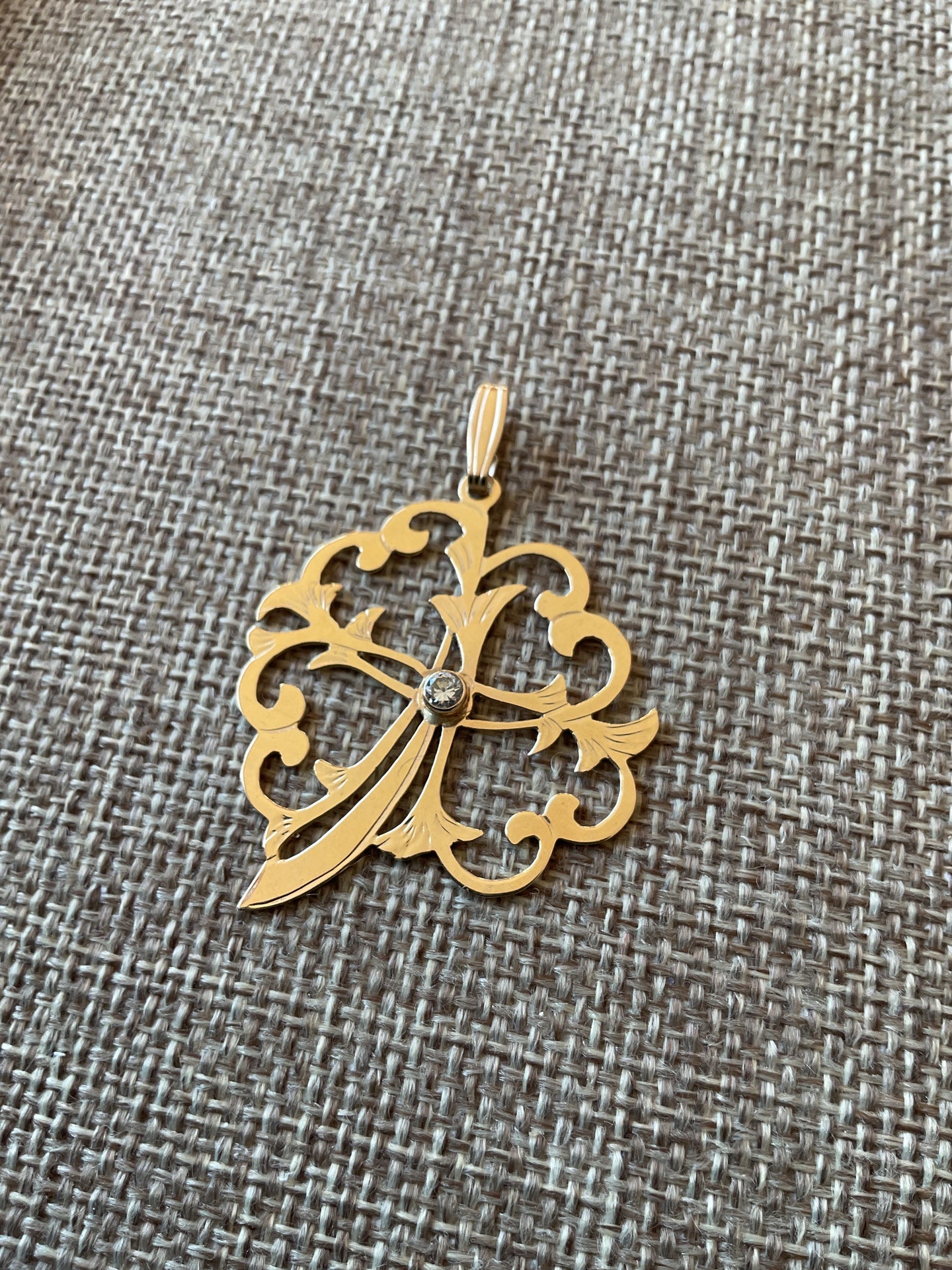 14k Pendant w/Diamond