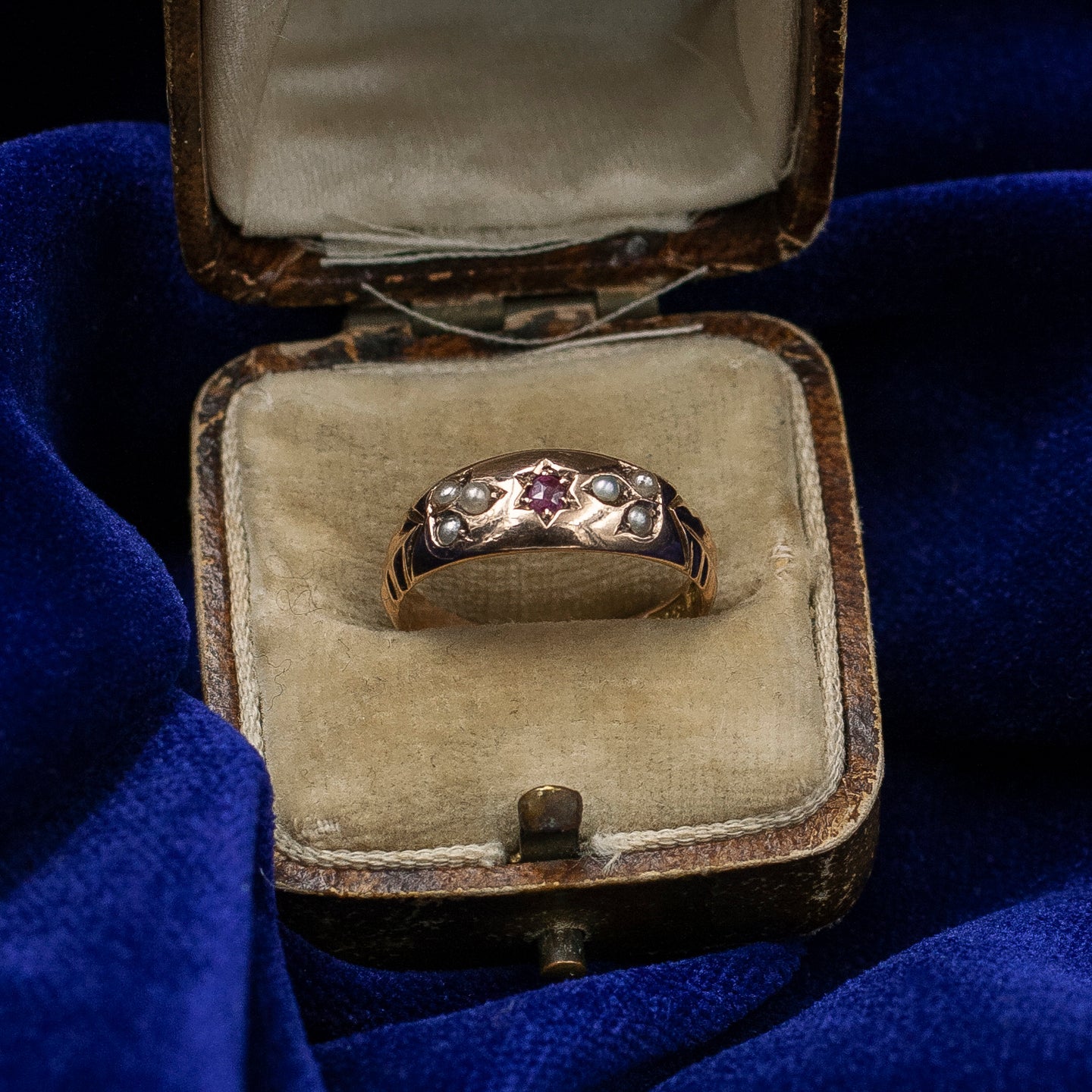 Ruby and Pearl Band, 1901