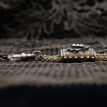 Taille d'Épargne and Pearl Slide Chain c1870