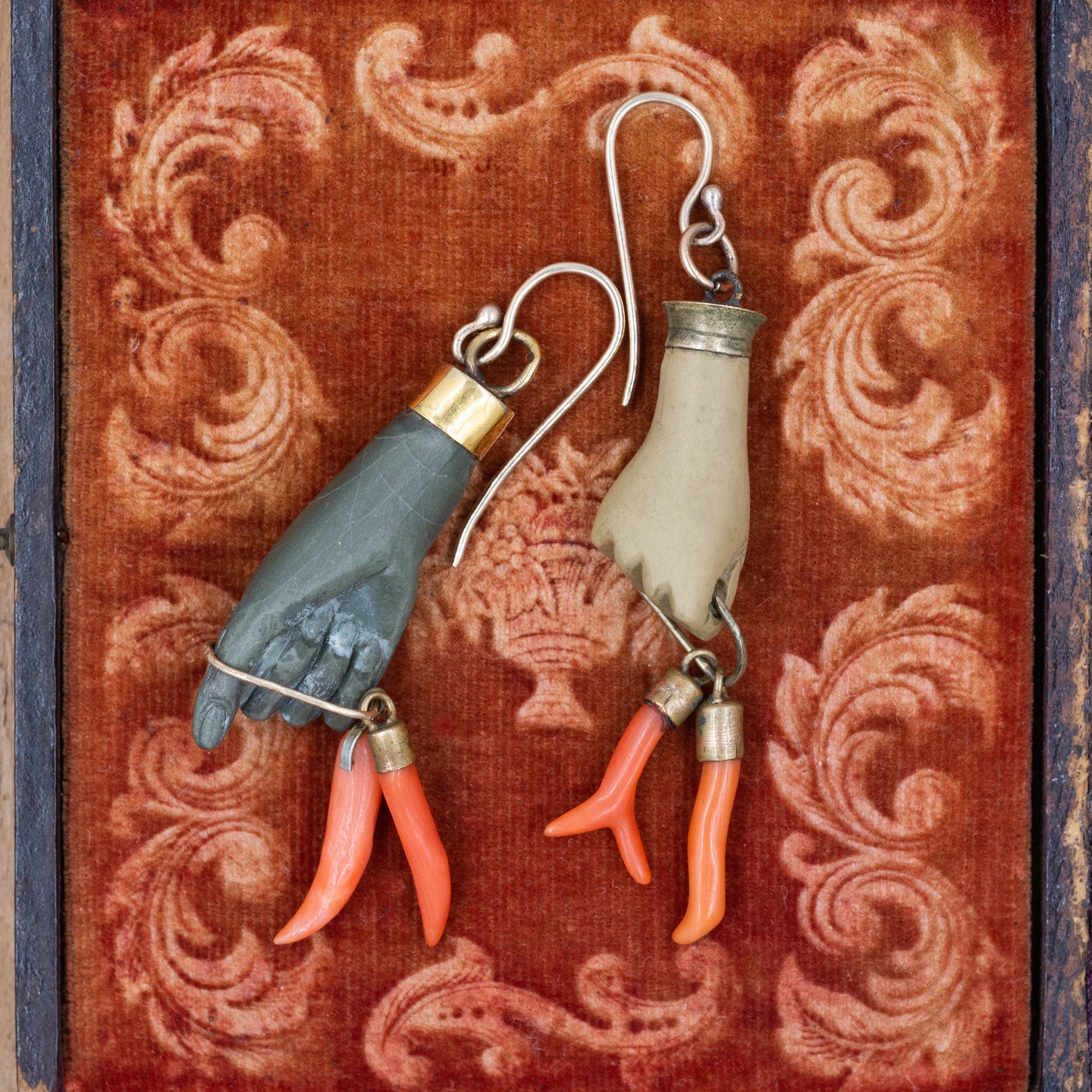 Lava Mano e Cornicelli Earrings c1840