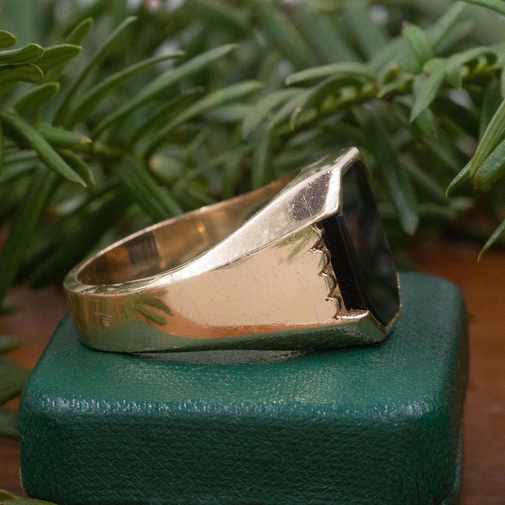 Onyx Gent's Ring c1980 – Pippin Vintage Jewelry