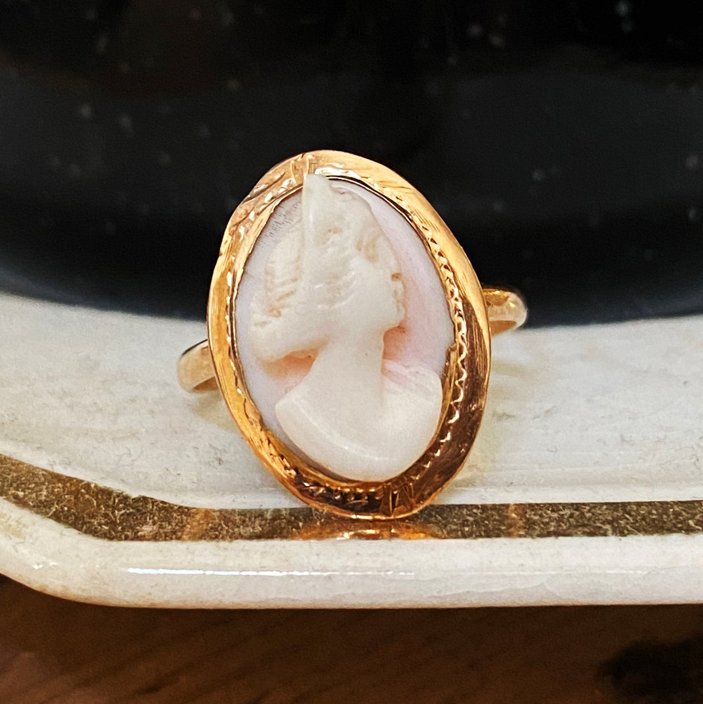 Queen Conch Cameo Ring c1920