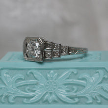 1920's Deco Detailed Diamond Ring