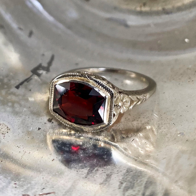 Garnet Filigree Ring c1920
