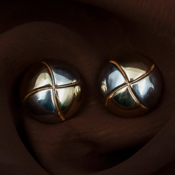 Two-tone button Earrings