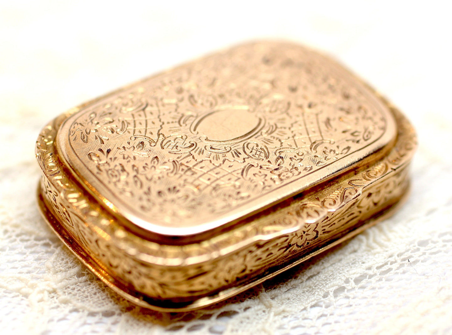 c.1900 18K Gold Spanish Pill Box